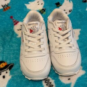 Toddler Reebok (no show shoe strings) classics size 7c